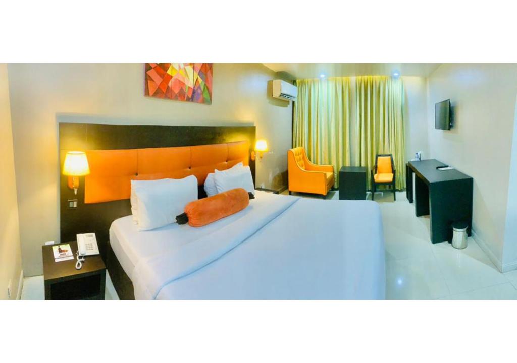 Oakspring Hotel & Luxury Suites